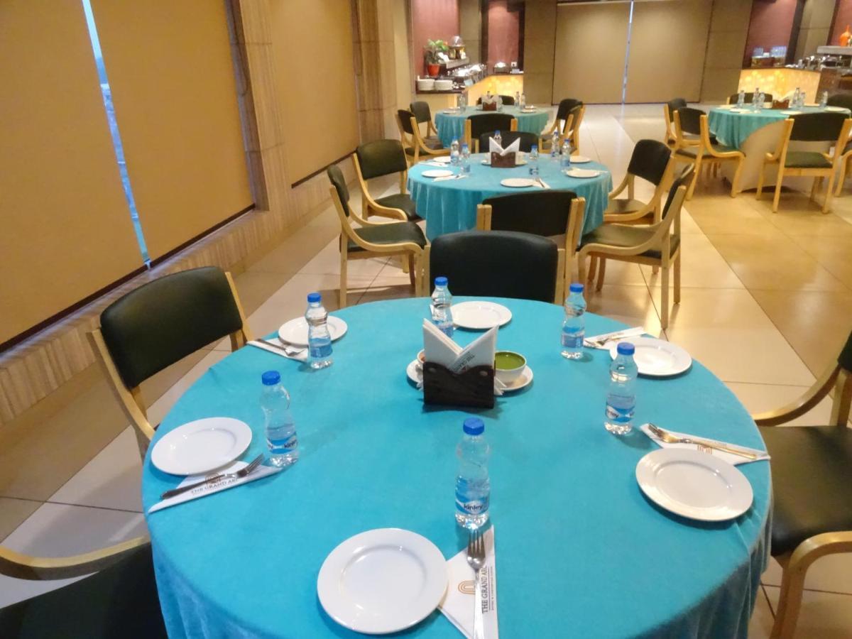 The Grand Arc Hotel & Convention Centre Shahjahanpur Dış mekan fotoğraf
