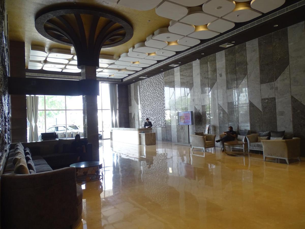 The Grand Arc Hotel & Convention Centre Shahjahanpur Dış mekan fotoğraf