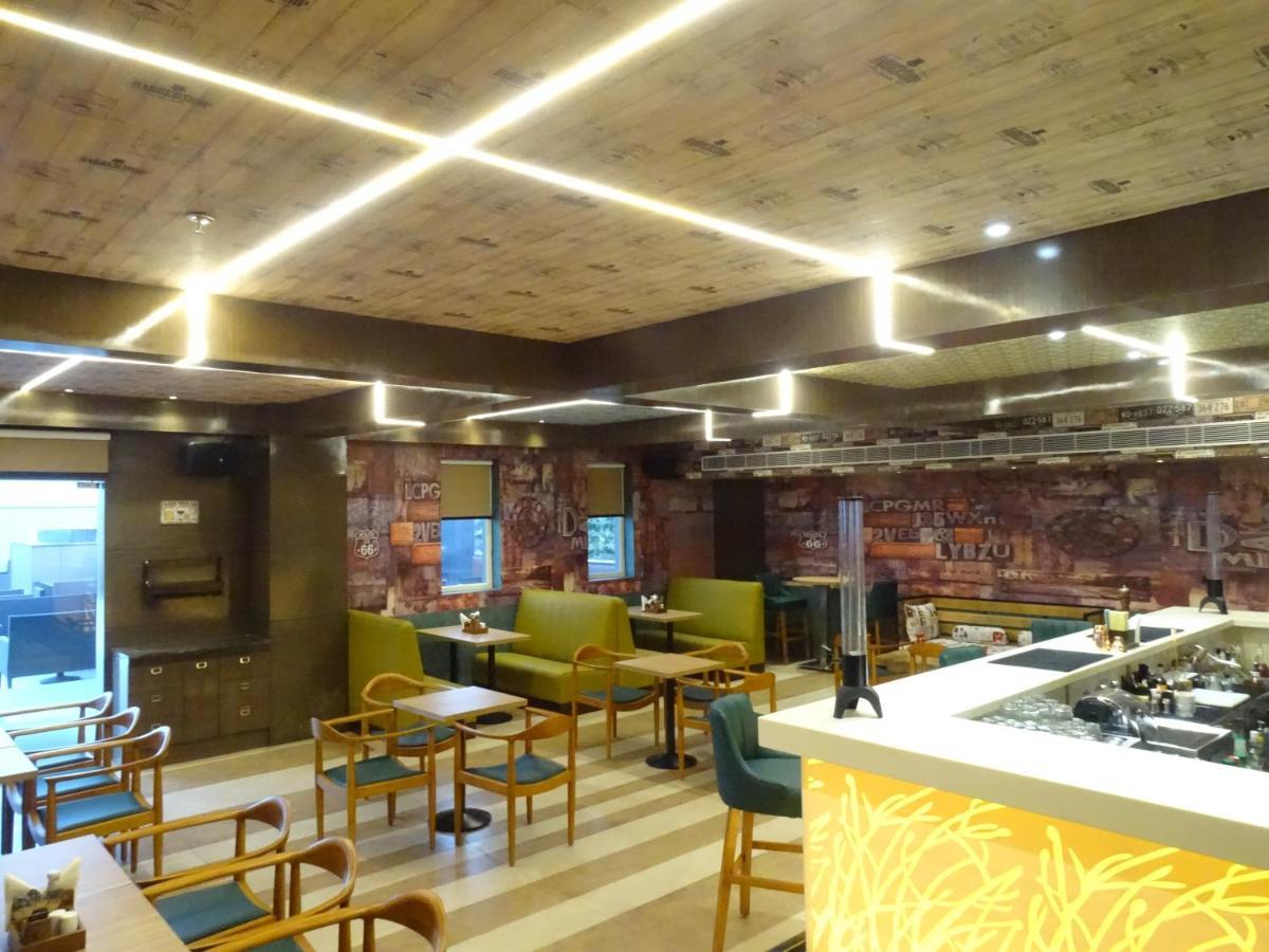 The Grand Arc Hotel & Convention Centre Shahjahanpur Dış mekan fotoğraf