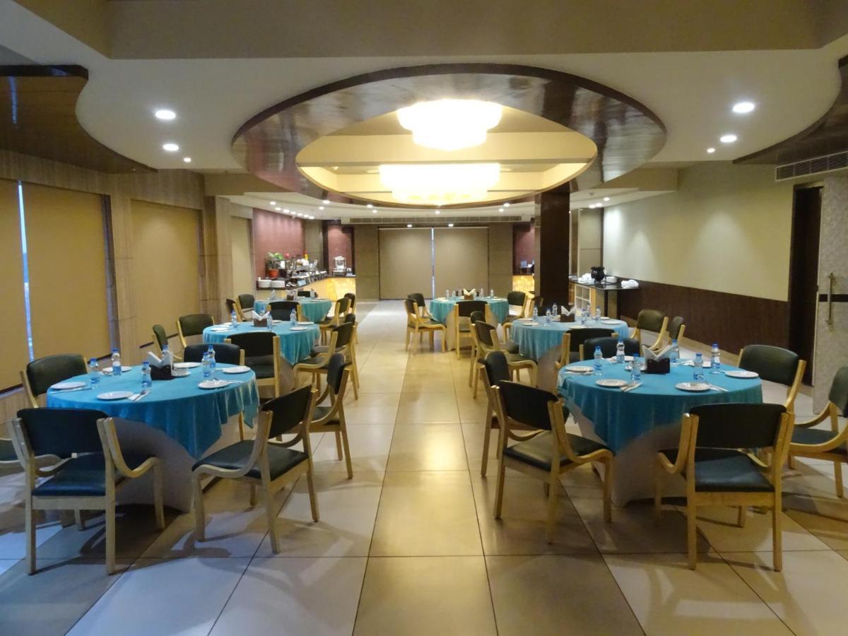 The Grand Arc Hotel & Convention Centre Shahjahanpur Dış mekan fotoğraf