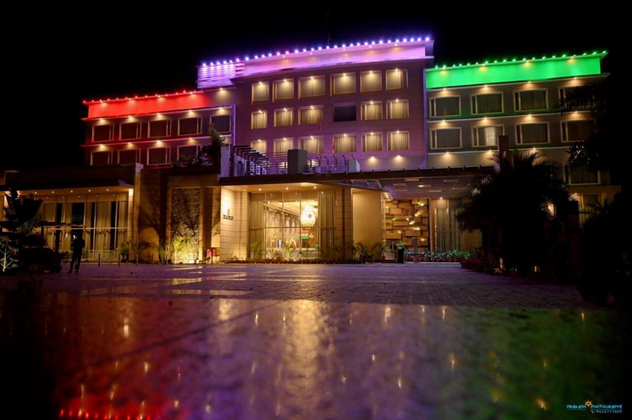 The Grand Arc Hotel & Convention Centre Shahjahanpur Dış mekan fotoğraf