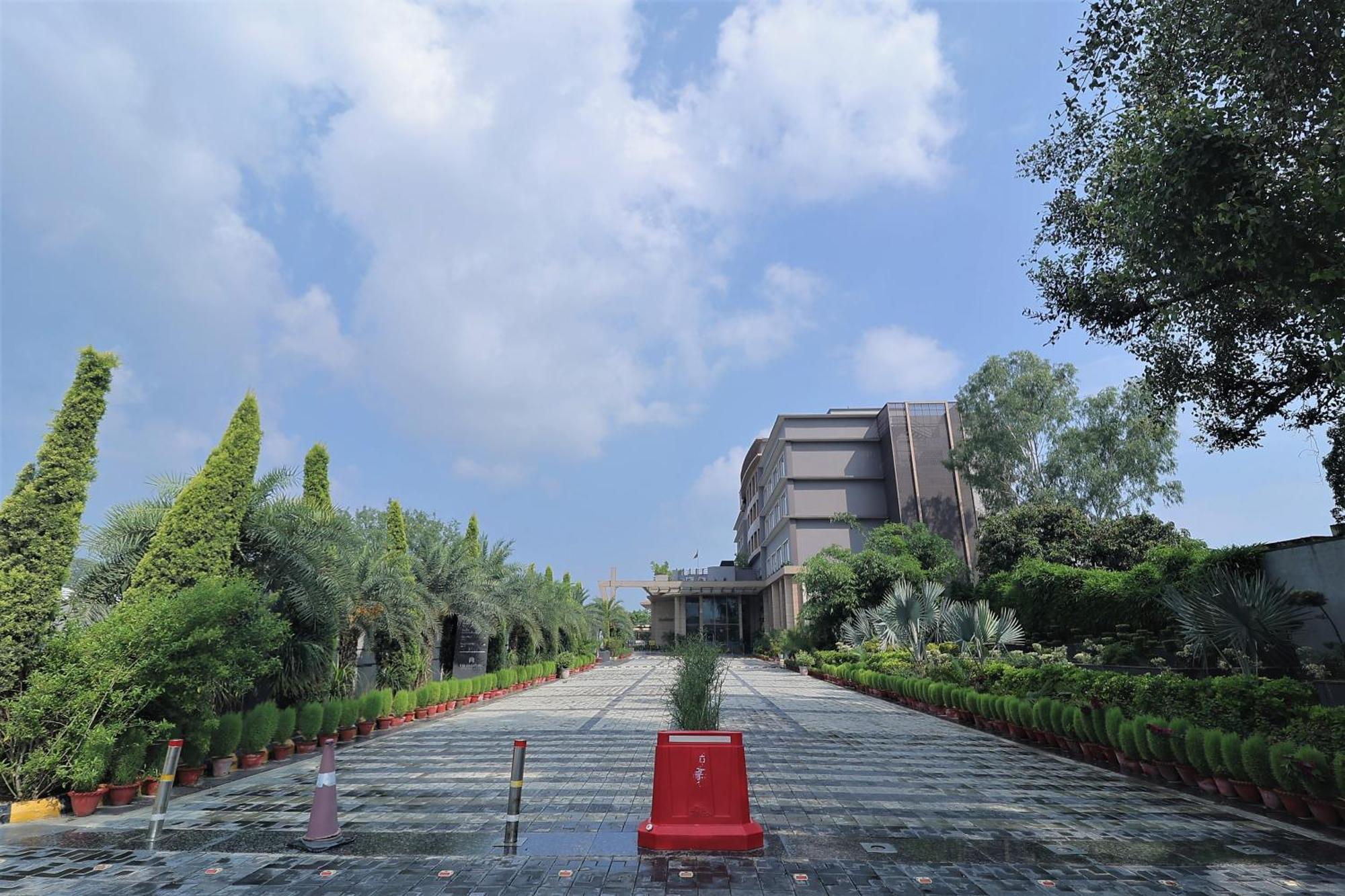 The Grand Arc Hotel & Convention Centre Shahjahanpur Dış mekan fotoğraf